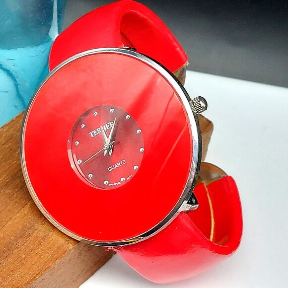 Stunning Terner RED Analog Quartz Women’s Watch with Silver Cuff Bracelet -New B - Picture 1 of 8